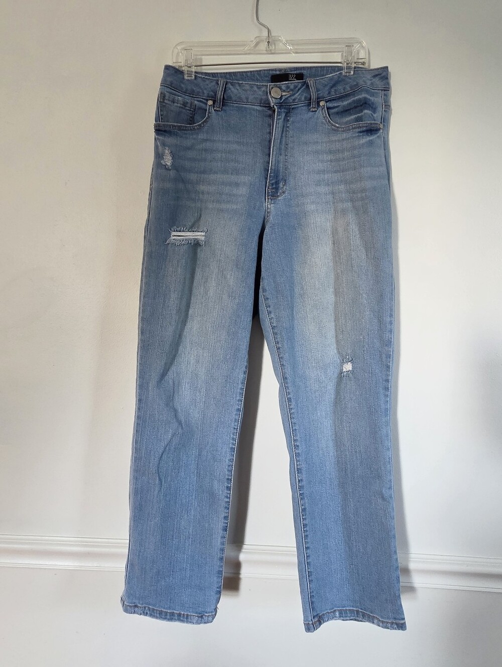 1822 Distressed Jeans